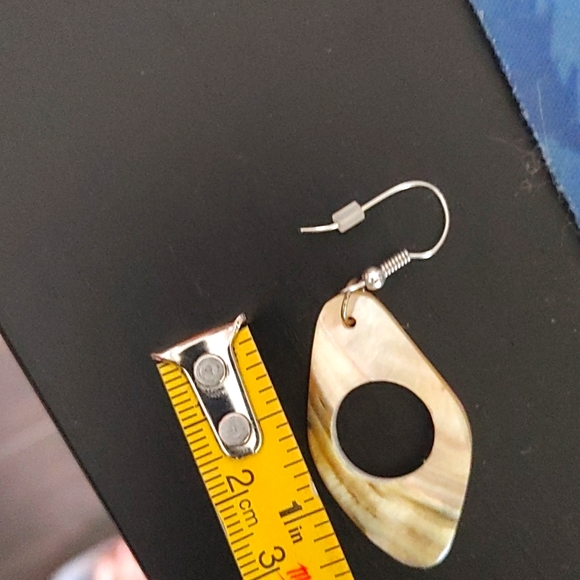 Earrings Natural shell geometric dangle - Picture 3 of 3